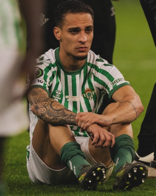 Manchester United tăng giá để 